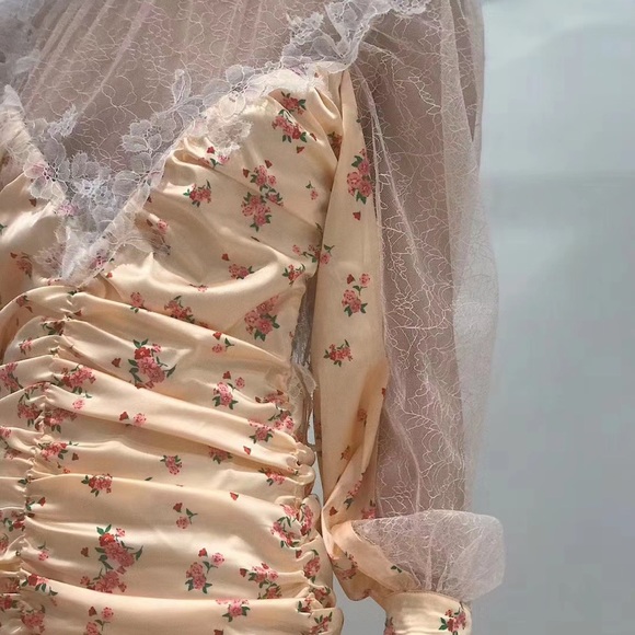 Peach Floral Mini Dress 🍑🌸 - Picture 4 of 8